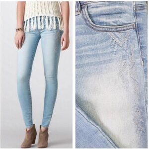 🍉 AE Embroidered Tribal Print Light Wash Jeggings 2R